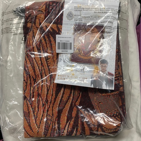 HARRY POTTER Gryffindor House Crest Woven TAPESTRY THROW BLANKET! - Picture 10 of 10